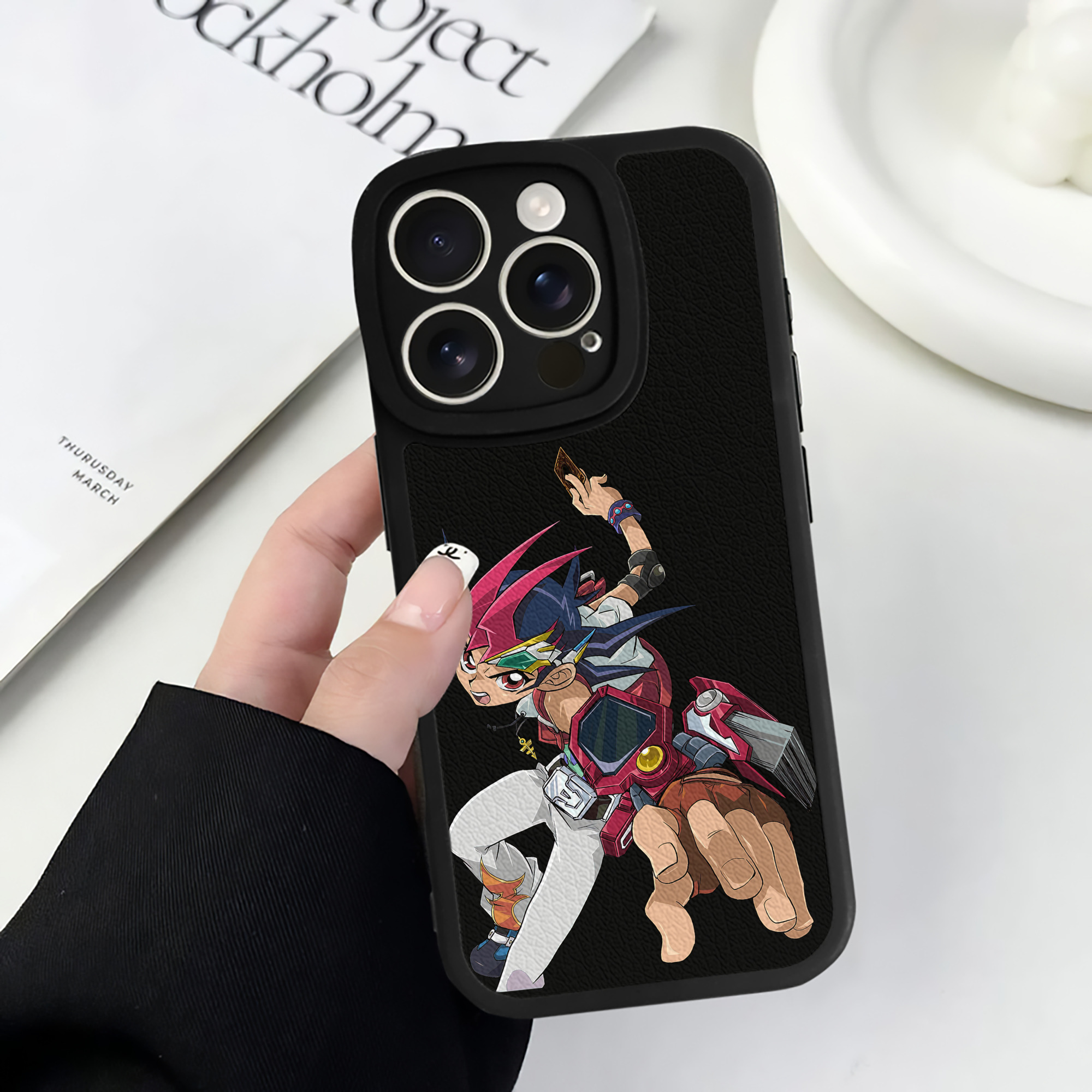 遊☆戯☆王 Yu-Gi-Oh! 【iPhone 16シリーズ対応】シリコンスマホケース（レザー調） 材質：シリコン